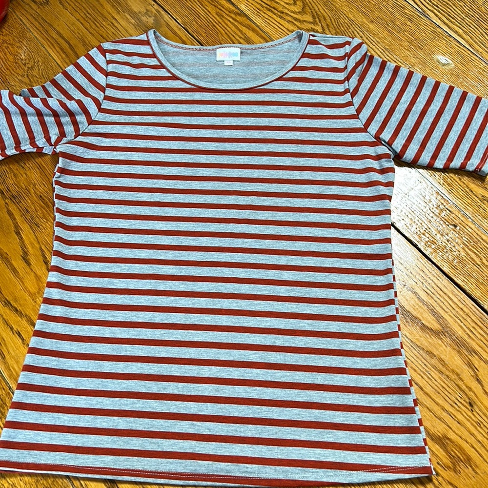 LulaRoe Gigi style shirt sleeve top. Size XL. Gray w/red stripes.